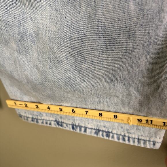 Guess Wide Leg Ecco 31" x 32" Acid wash look light Denim Mid rise 10". - Picture 9 of 10